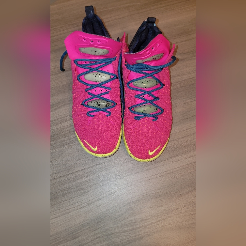 Women LeBron Basketball Shoes